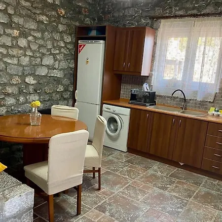 Potis Stone House Akia