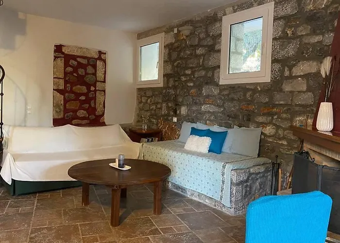 בית נופש Potis Stone House *