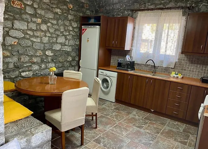 Potis Stone House Akia